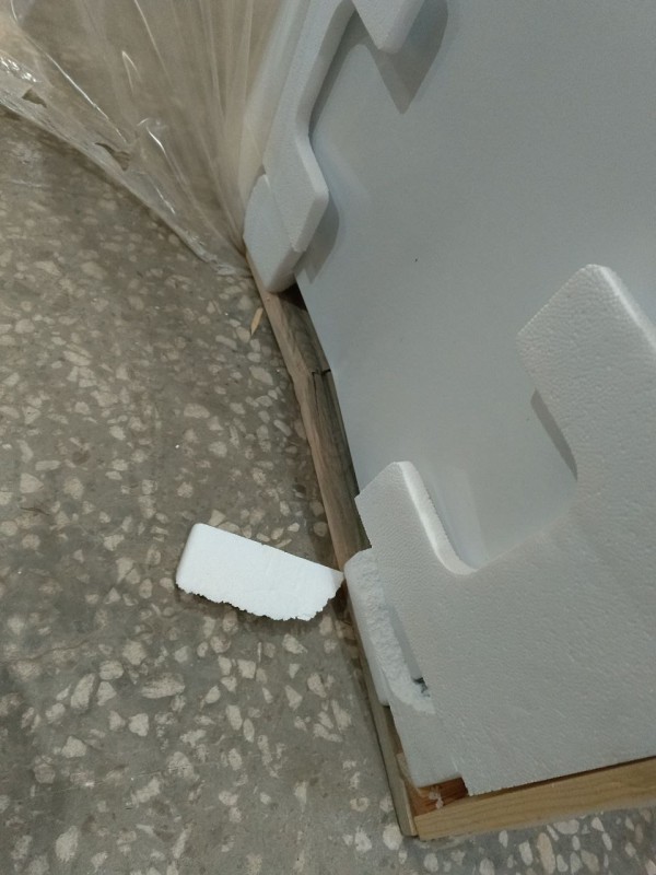 Электро плита Hansa FCCW 58212 Integra, вмятина в боковой части корпуса