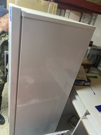 морозильник beko b3rfnk312w, небольшие царапины сбоку