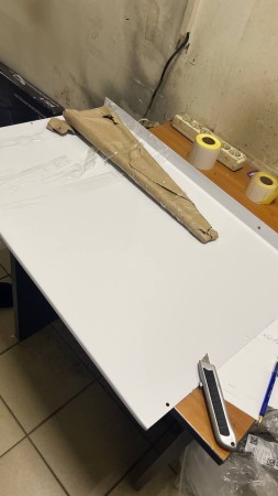 козырек сборный 800*560, замятия на корпусе, царапины, создрана краска