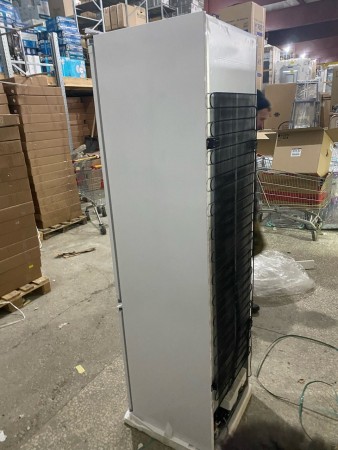 холодильник beko bcna 306e2s (встраиваемый), вмятина в верхней части