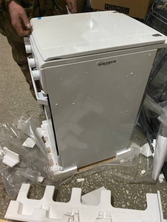 электро плита hansa fcew 54120 integra,сломан переключатель, вмятина сбоку, на крышке царапины