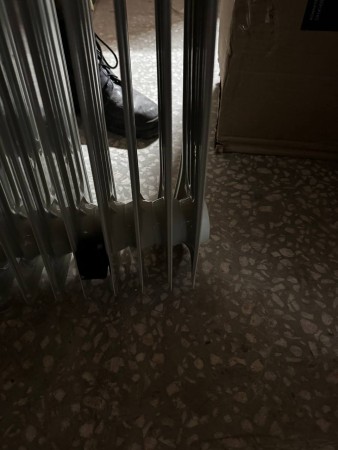 масляный радиатор oasis bb-25t (с вентилятором), зямятие в нижней части