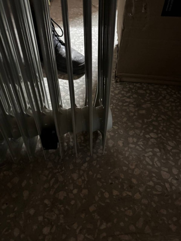 Масляный радиатор Oasis BB-25T (с вентилятором), зямятие в нижней части