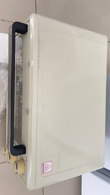 Мини печь Centek CT-1537-30 Beige, небольшой зазор сверху 