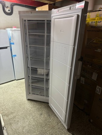 морозильник indesit dsz 5175 вмятины и царапины по бокам, содрана краска 