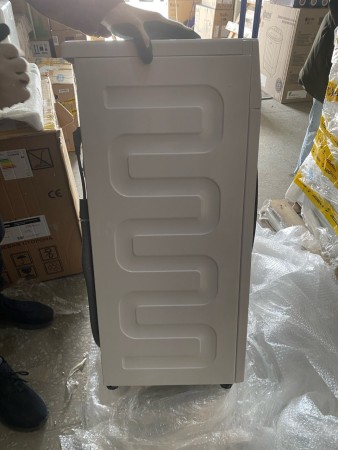 стиральная машина beko wsre 6h612 zawi inverter, на дверце содрана краска, вмятина 