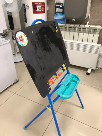 мольберт ника м односторонний голубой, потертости на доске