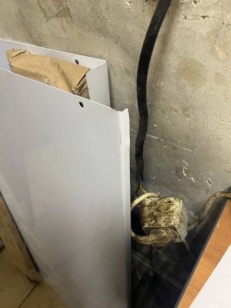 козырек сборный 900*560, замятия на каропусе, царапины, потертости 