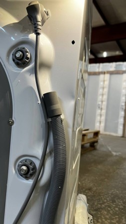 стиральная машина beko wspe 6h616 w inverter, steam сзади справа вмятина, царапины и потертости  