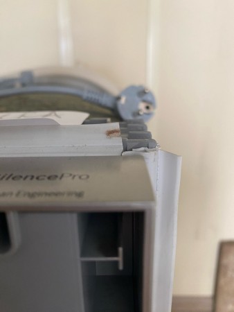 посудомоечная машина bosch spv-6hmx1mr inverter,незначительные внешние дефекты,с признаками использо