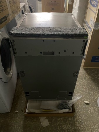 посудомоечная машина hotpoint his 2d85 dwt inverter,вмятина с боку, нет упаковки