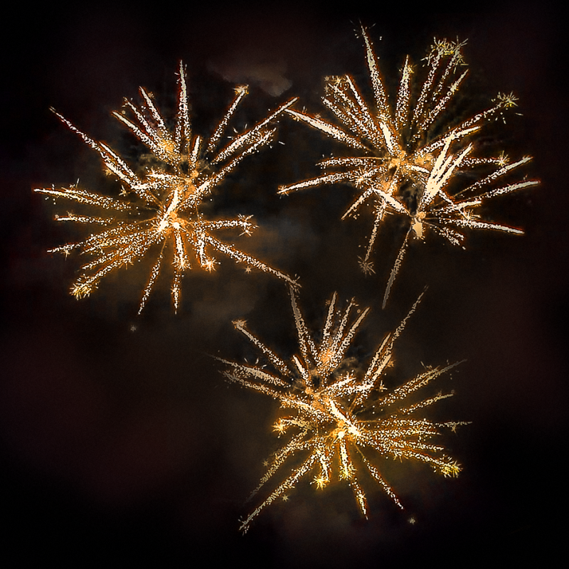 Батарея салютов РК7187 Господа буржуи (0,8" х 150) 1/2