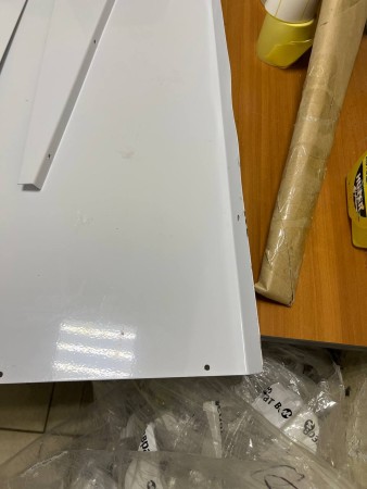 козырек сборный 1000*560,замятия корпуса, содрана краска