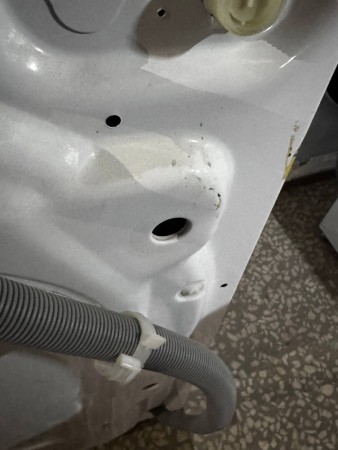 стиральная машина candy cso34 106tb1/2-07 smart pro steam исправна, потертости и царапины корпуса