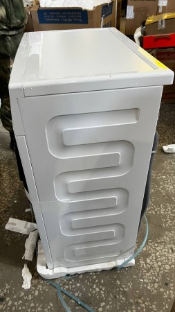 стиральная машина beko wspe 6h616 w inverter, steam сзади справа вмятина, царапины и потертости  