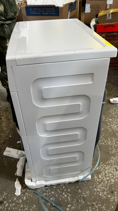 Стиральная машина Beko WSPE 6H616 W Inverter, Steam сзади справа вмятина, царапины и потертости  