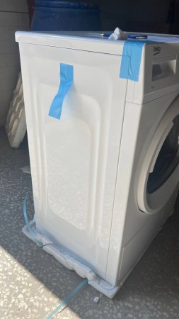 сушильная машина beko df7412ga, краска содрана сбоку