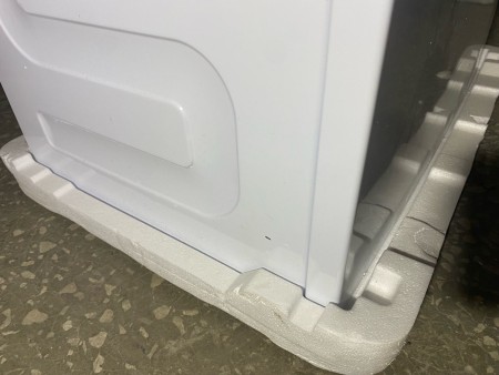 стиральная машина beko wre 6512 bww, замятие с низу на лицевой стороне, скол краски