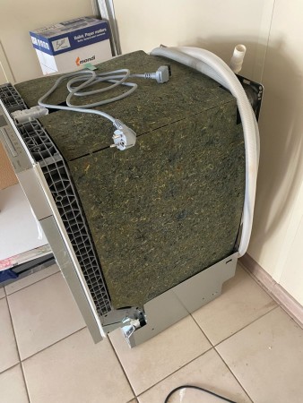 посудомоечная машина bosch spv-6hmx1mr inverter,незначительные внешние дефекты,с признаками использо