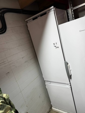холодильник hotpoint hbt 20i inverter (встраиваемый)№1,вмятина сверху и спрва сбоку