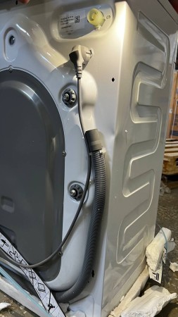 стиральная машина beko wspe 6h616 w inverter, steam сзади справа вмятина, царапины и потертости  