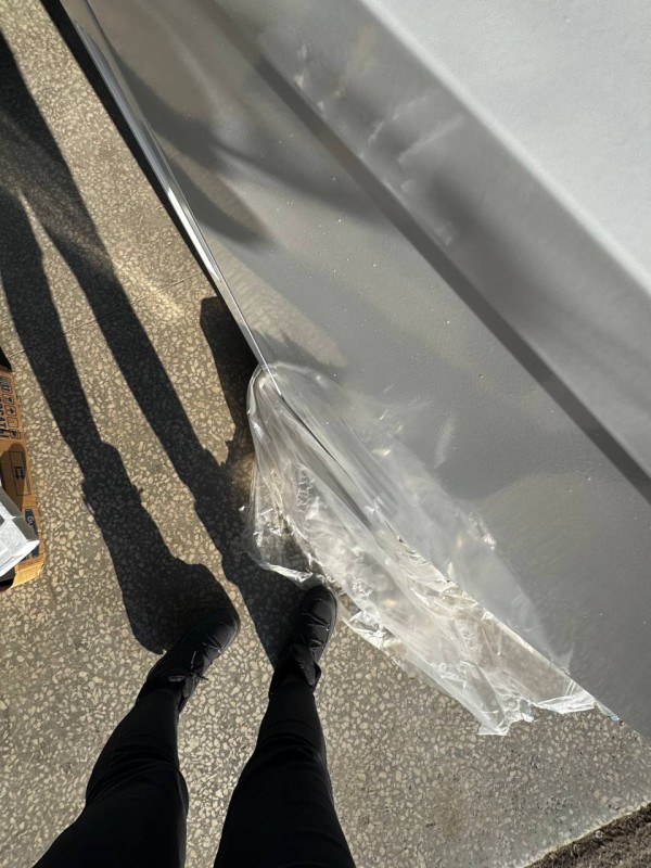 Морозильник Бирюса 6048 белый, нет упаковки, волны сбоку, не плотно прилегает уплотнительная резинка