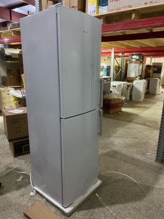 холодильник atlant хм 4423-000 n, нет ручки, б/у, замятия и царапины по всему корпусу