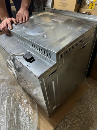 духовой шкаф hansa boei 694501 quadrum, небольшие замятия на корпусе