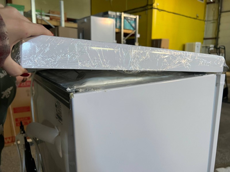 Морозильник Саратов 153 (МКШ135),отходит крышка сверху