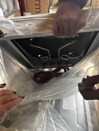 настольная газовая плита gefest 900 белый, содрана краска на 2-х углах