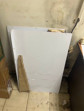 козырек сборный 900*560, замятия на каропусе, царапины, потертости 