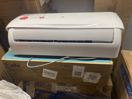 сплит-система royal clima rc-vx22hn vela nuova, мелкие царапинки на корпусе