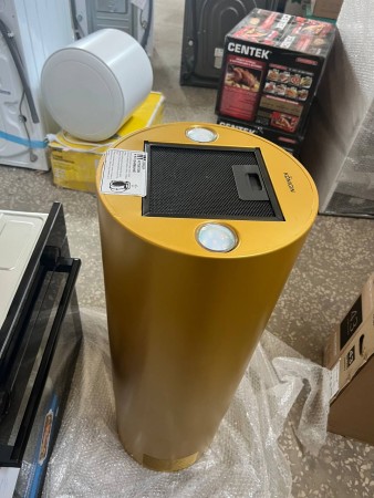 вытяжка konigin fury gold 31, нет упаковки, царапина на корпусе