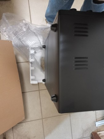 мини печь maunfeld cemoa.456.b, замятие в нижней части корпуса