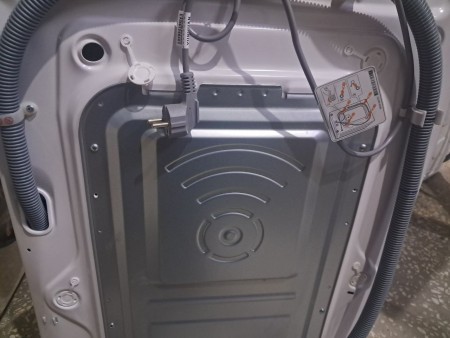 стиральная машина lg f2y1ns3w steam-,рихтовка задней панели, царапины, отсутствуют трасп.болты