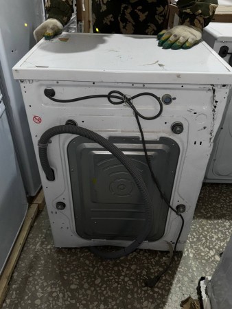 стиральная машина lg f2j3ws1w steam-, вмятины, трещина на крышке, царапины, потертости 