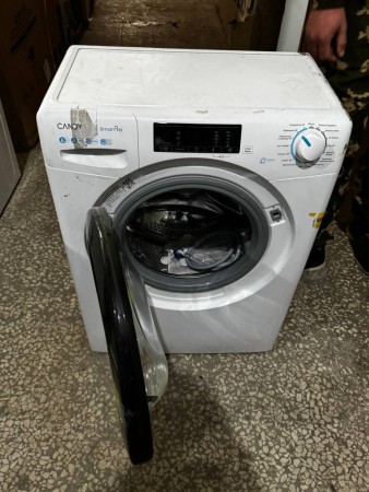 стиральная машина candy cso34 106tb1/2-07 smart pro steam исправна, потертости и царапины корпуса