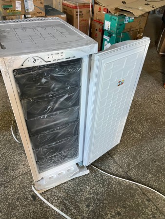 морозильник саратов 153 (мкш135),отходит крышка сверху