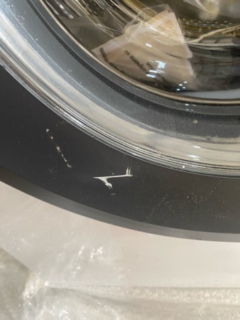 стиральная машина beko wsre 6h612 zawi inverter, на дверце содрана краска, вмятина 