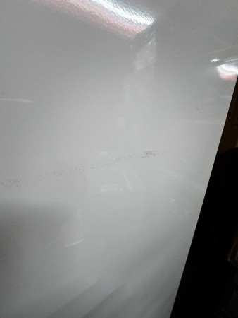 холодильник hotpoint hbt 20i inverter (встраиваемый)№2 , слева облезная краска,вмятины