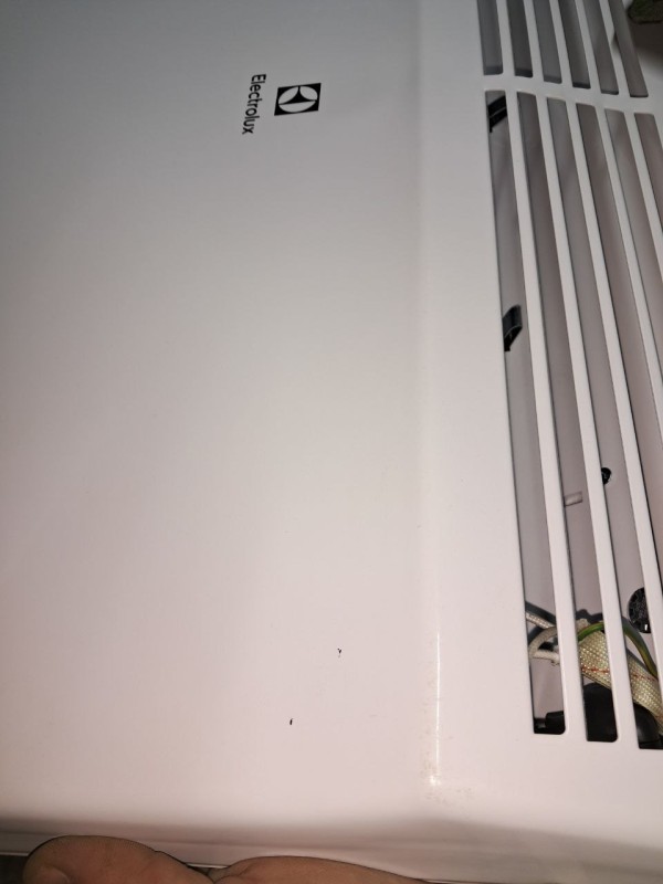 Конвектор Electrolux ECH/AS-1500 MR, потертости, вмятина, поверхностный ремонт панели управления