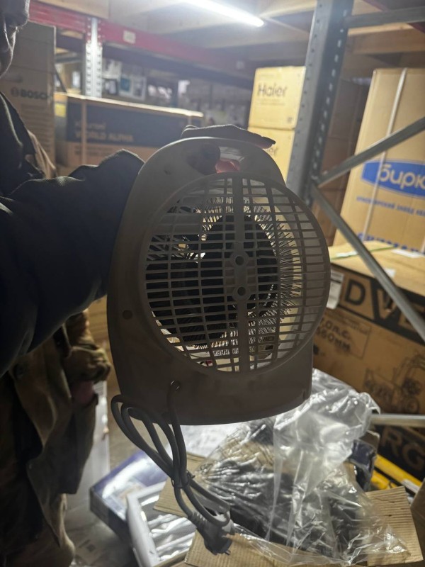 Тепловентилятор Oasis SB-20 R, трещина корпуса на тыльной стороне