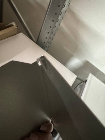 вытяжка gefest во 1604 k54 кремовый, маленькая царапина, вмятина с боковой части корпуса, трещинки