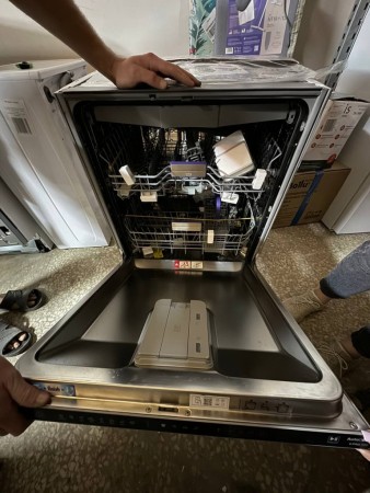 посудомоечная машина beko bdin38530a inverter,трещина с боку на корпусе в верхнем углу, нет упаковки