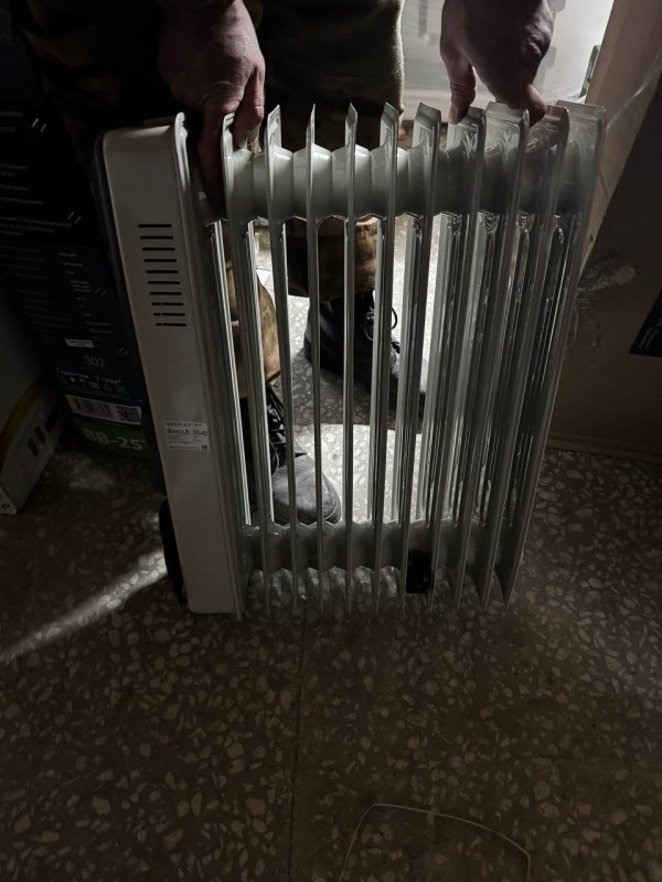 Масляный радиатор Oasis BB-25T (с вентилятором), зямятие в нижней части