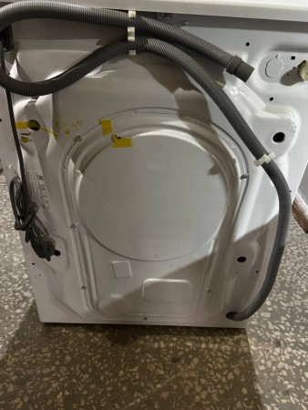 стиральная машина candy cso34 106tb1/2-07 smart pro steam исправна, потертости и царапины корпуса