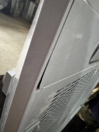 вытяжка gefest вв 1 белый, вмятина на корпусе, трещина на пластике