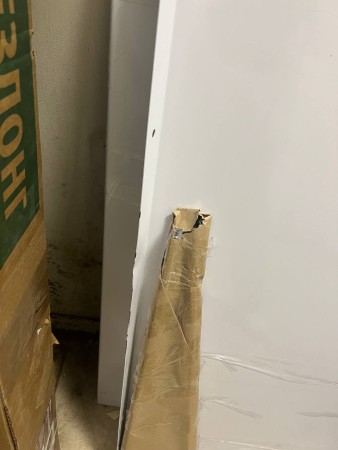 козырек сборный 900*560, замятия на каропусе, царапины, потертости 