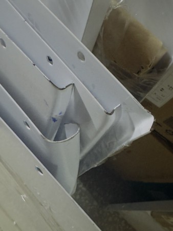 козырек сборный 900*560, замятия на каропусе, царапины, потертости 