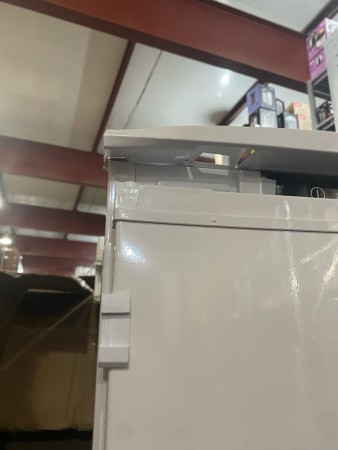 холодильник hotpoint hbt 20i inverter (встраиваемый), вмятина с верху